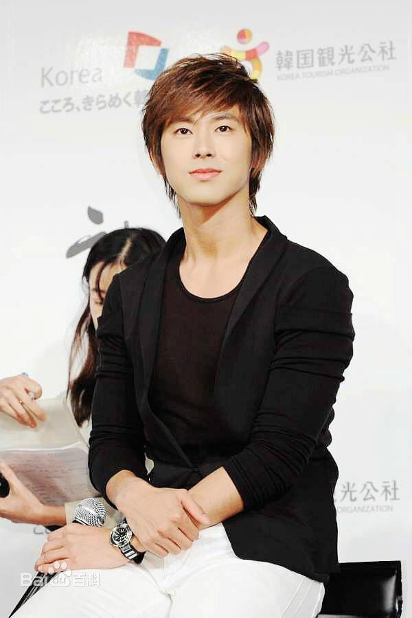 郑允浩(ユンホ（ユノ）、Jung Yunho、Jeong Yoonho)-新闻发布会前后照片