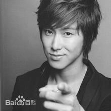 郑允浩(ユンホ（ユノ）、Jung Yunho、Jeong Yoonho)-新闻发布会前后照片