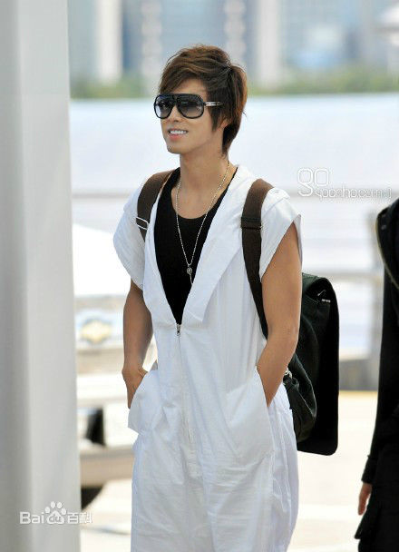 郑允浩(ユンホ（ユノ）、Jung Yunho、Jeong Yoonho)-机场饭拍图片图集