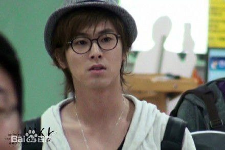 郑允浩(ユンホ（ユノ）、Jung Yunho、Jeong Yoonho)-机场饭拍图片图集