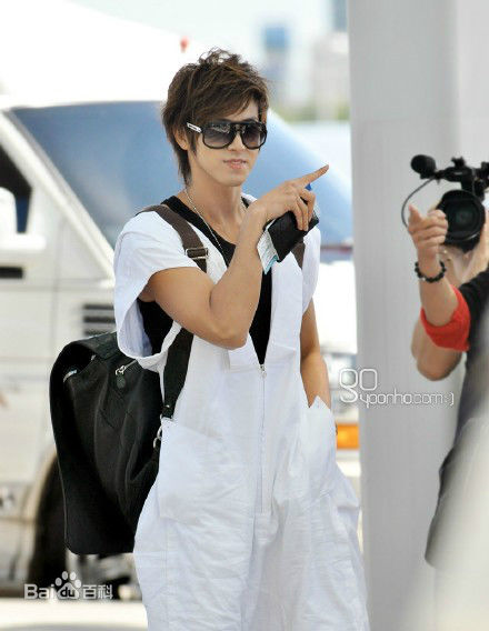 郑允浩(ユンホ（ユノ）、Jung Yunho、Jeong Yoonho)-机场饭拍图片图集