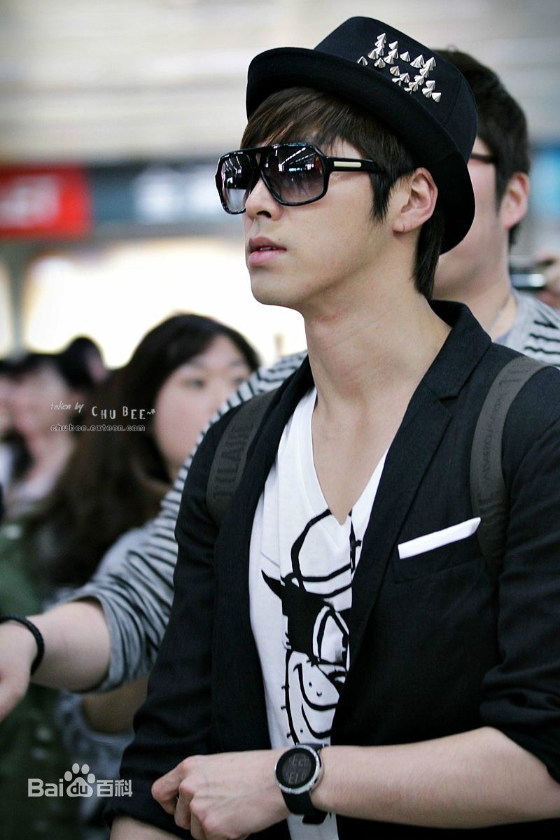 郑允浩(ユンホ（ユノ）、Jung Yunho、Jeong Yoonho)-机场饭拍图片图集