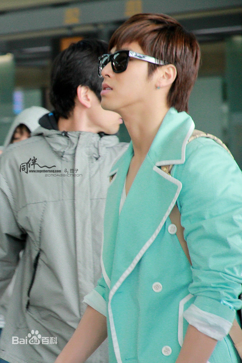 郑允浩(ユンホ（ユノ）、Jung Yunho、Jeong Yoonho)-机场饭拍图片图集