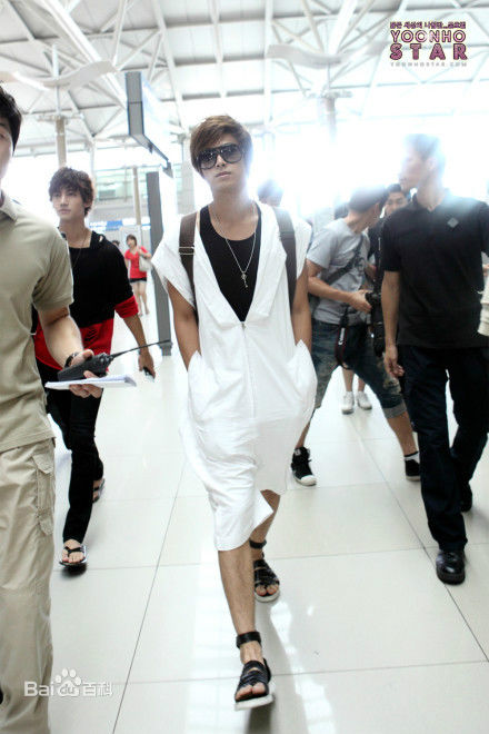 郑允浩(ユンホ（ユノ）、Jung Yunho、Jeong Yoonho)-机场饭拍图片图集
