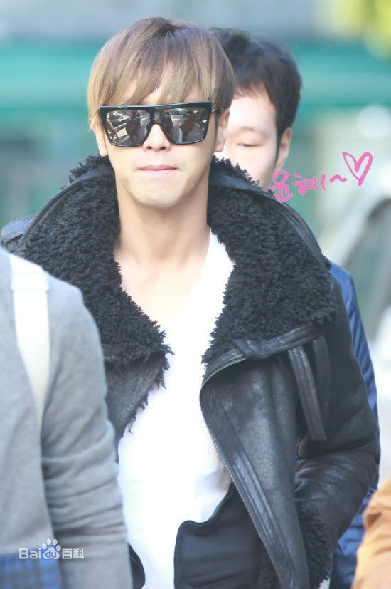 郑允浩(ユンホ（ユノ）、Jung Yunho、Jeong Yoonho)-上班饭拍生活照相册