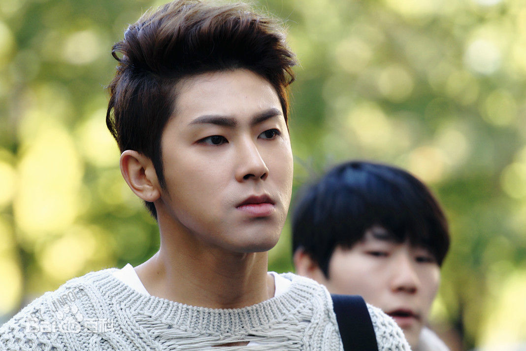 郑允浩(ユンホ（ユノ）、Jung Yunho、Jeong Yoonho)-上班饭拍生活照相册