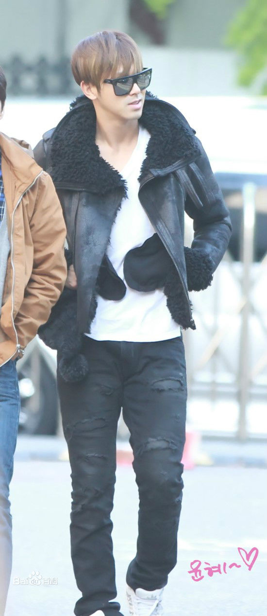 郑允浩(ユンホ（ユノ）、Jung Yunho、Jeong Yoonho)-上班饭拍生活照相册