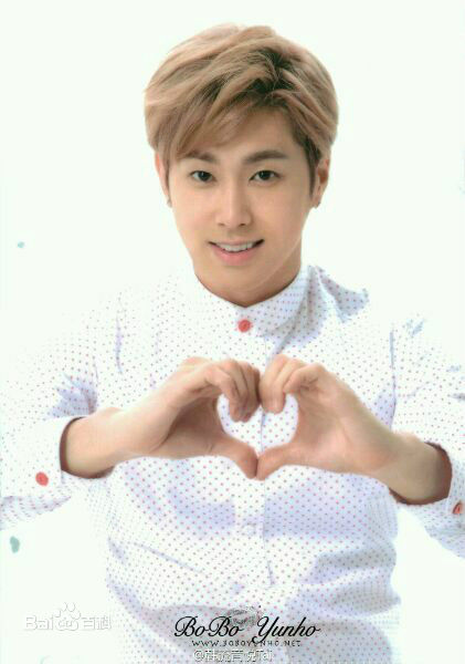 郑允浩(ユンホ（ユノ）、Jung Yunho、Jeong Yoonho)笑靥如喵的前后照片