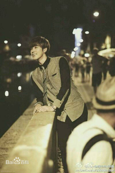 郑允浩(ユンホ（ユノ）、Jung Yunho、Jeong Yoonho)笑靥如喵的前后照片