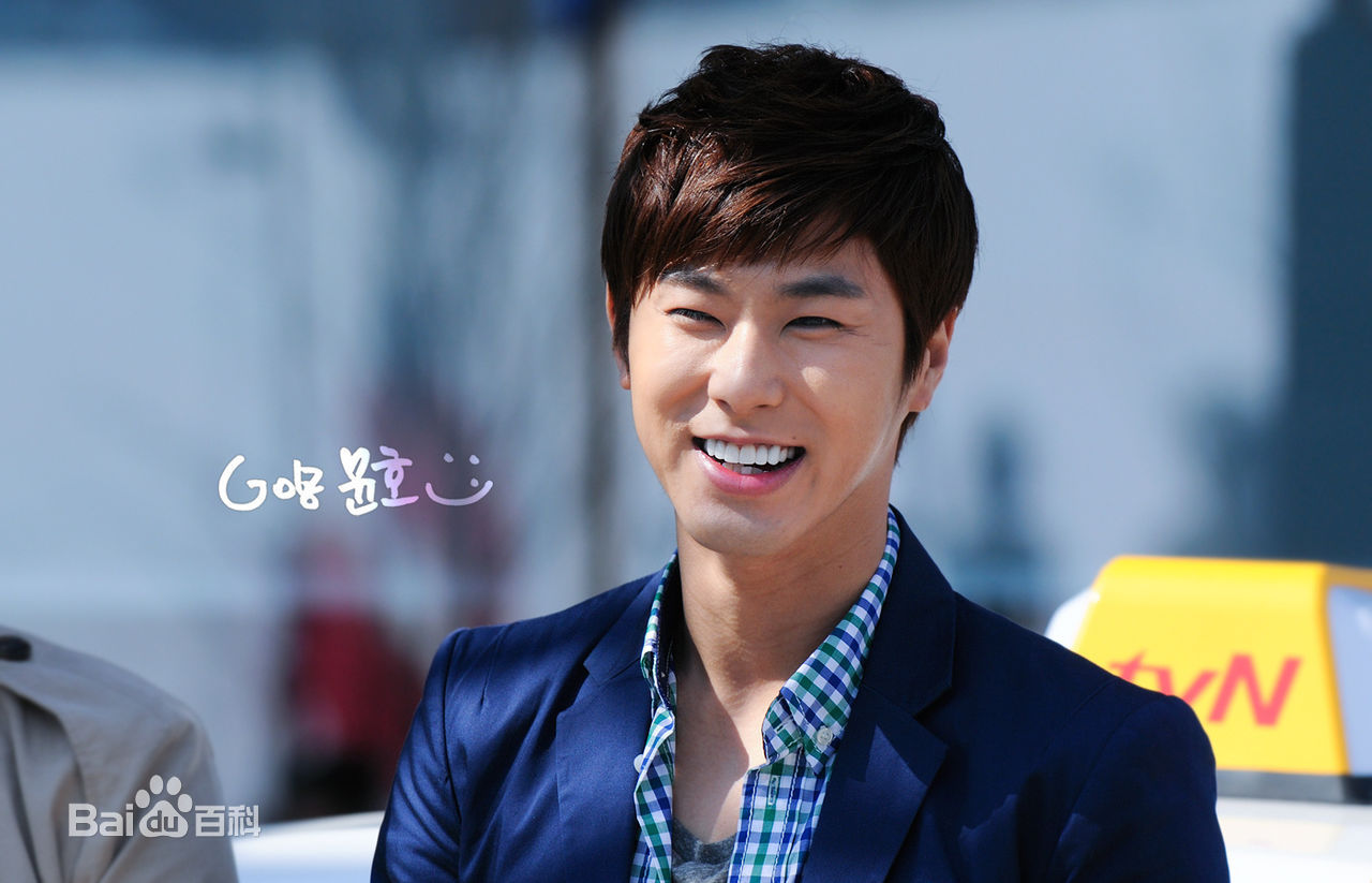 郑允浩(ユンホ（ユノ）、Jung Yunho、Jeong Yoonho)笑靥如喵的前后照片