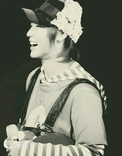 郑允浩(ユンホ（ユノ）、Jung Yunho、Jeong Yoonho)笑靥如喵的前后照片