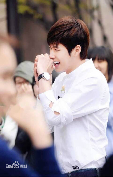 郑允浩(ユンホ（ユノ）、Jung Yunho、Jeong Yoonho)笑靥如喵的前后照片