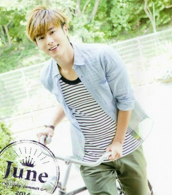 郑允浩(ユンホ（ユノ）、Jung Yunho、Jeong Yoonho)笑靥如喵的前后照片