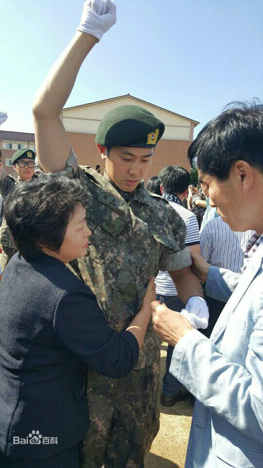 郑允浩(ユンホ（ユノ）、Jung Yunho、Jeong Yoonho)郑士兵生活照