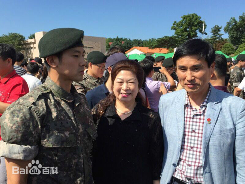 郑允浩(ユンホ（ユノ）、Jung Yunho、Jeong Yoonho)郑士兵生活照