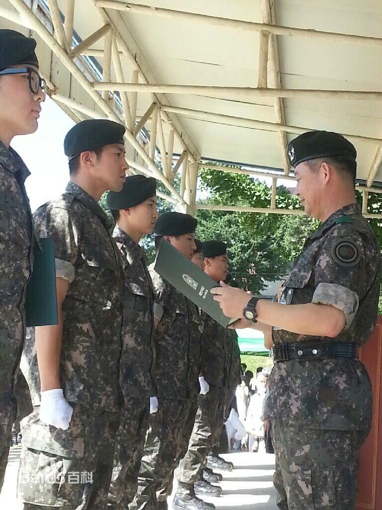 郑允浩(ユンホ（ユノ）、Jung Yunho、Jeong Yoonho)郑士兵生活照