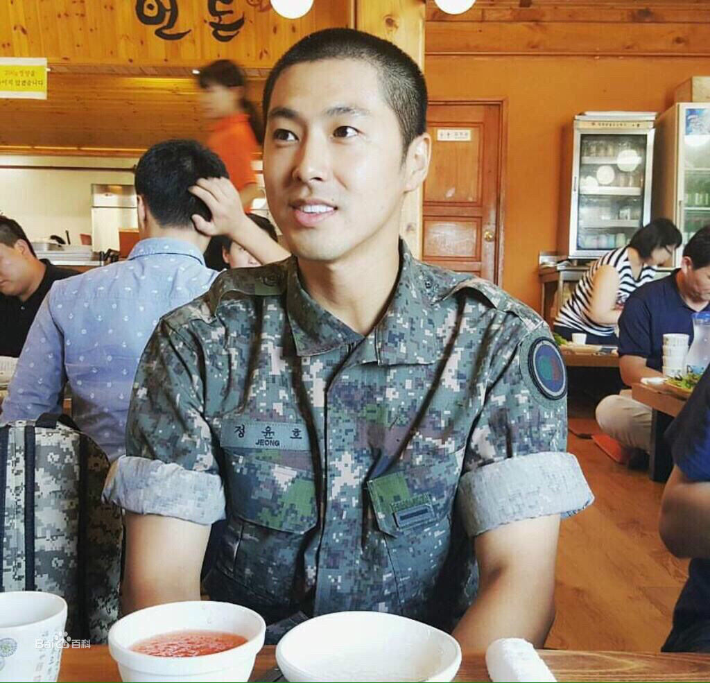 郑允浩(ユンホ（ユノ）、Jung Yunho、Jeong Yoonho)郑士兵生活照