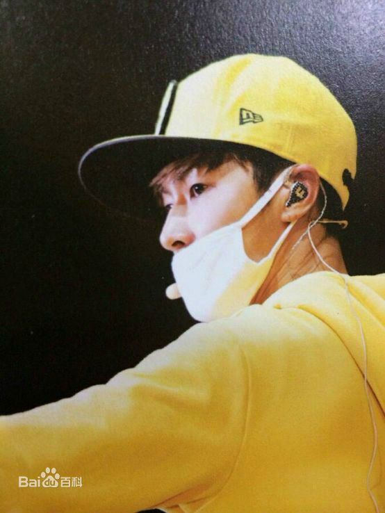 郑允浩(ユンホ（ユノ）、Jung Yunho、Jeong Yoonho)认真排练的壁纸壁纸