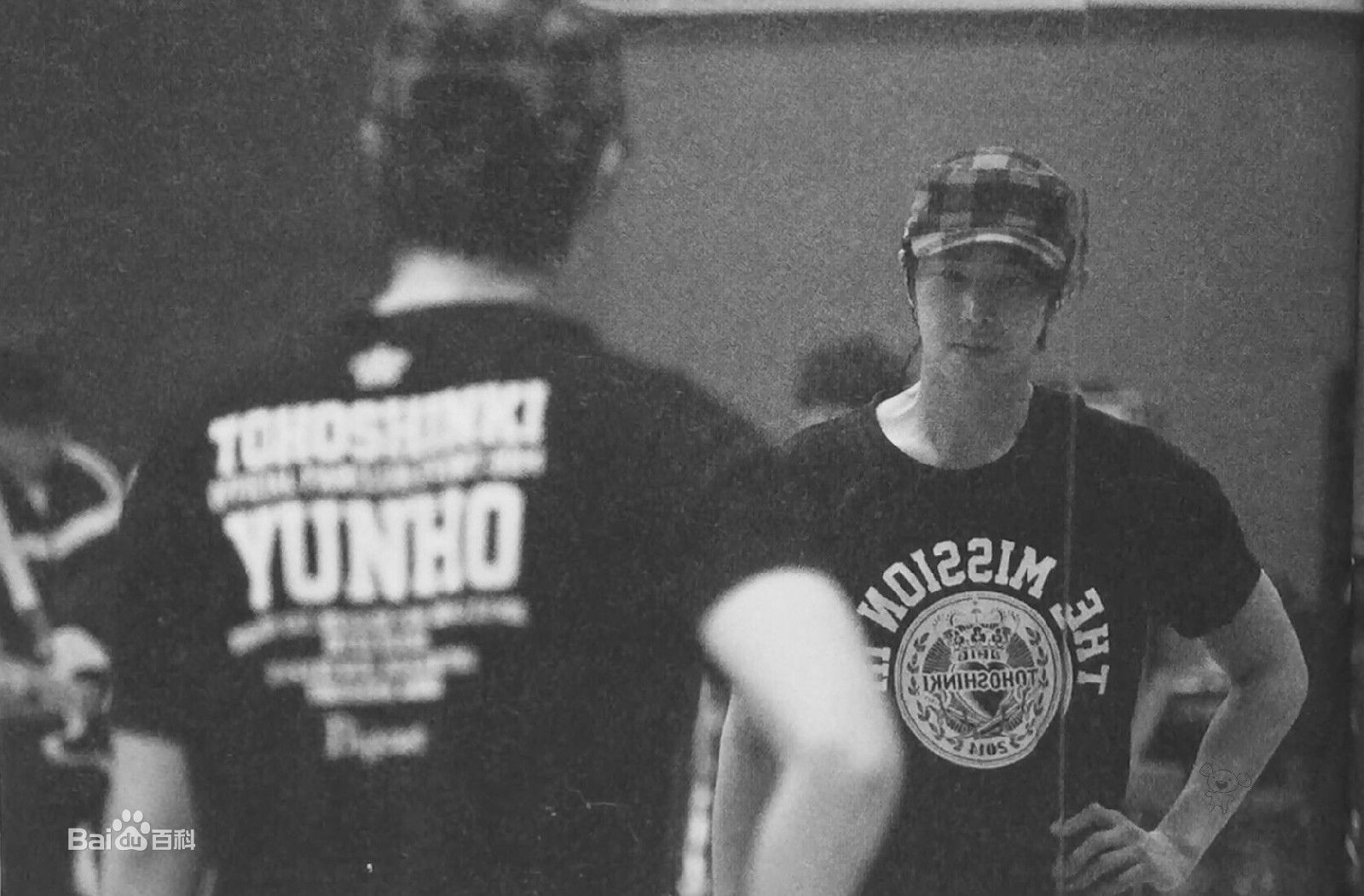 郑允浩(ユンホ（ユノ）、Jung Yunho、Jeong Yoonho)认真排练的壁纸壁纸