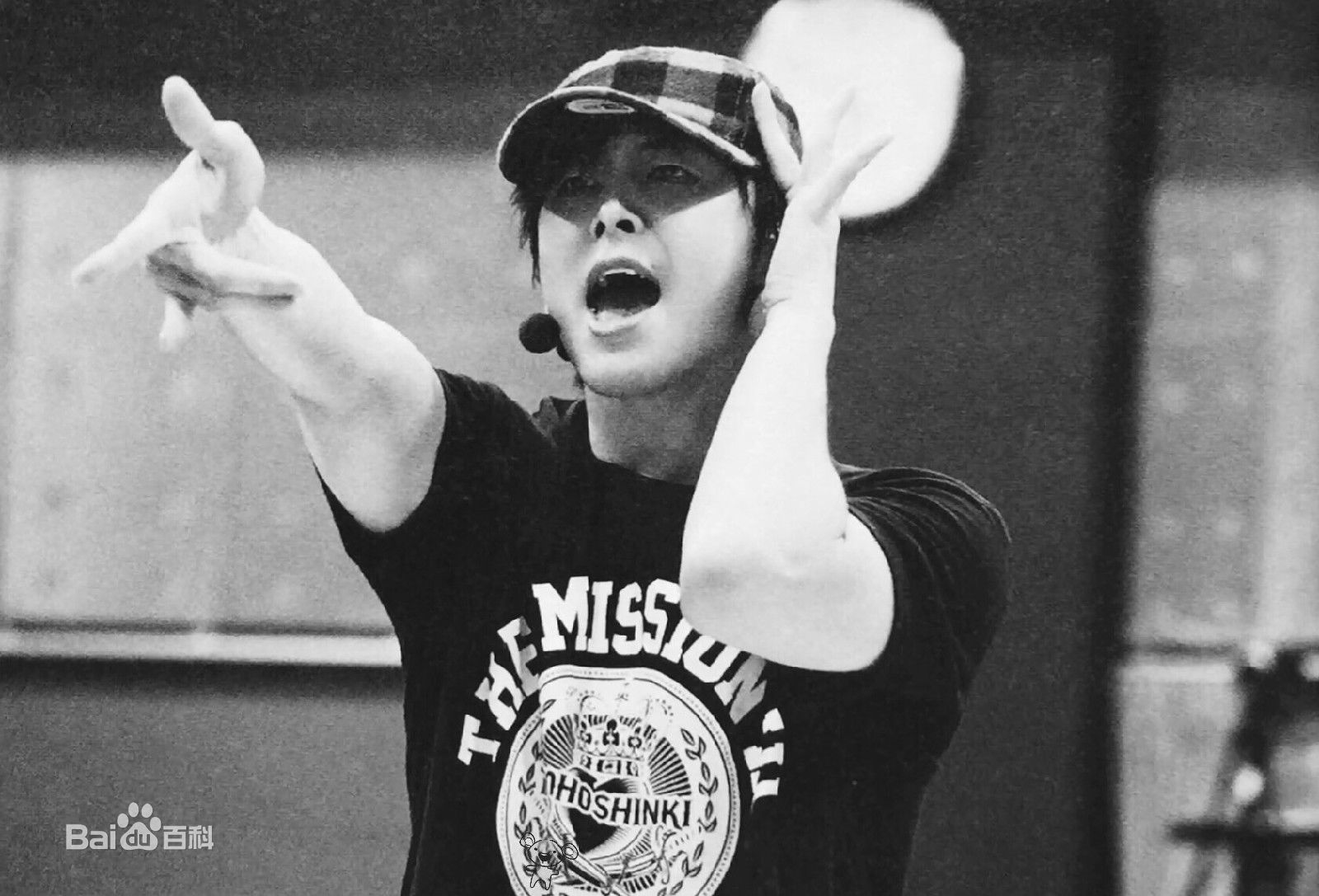 郑允浩(ユンホ（ユノ）、Jung Yunho、Jeong Yoonho)认真排练的壁纸壁纸