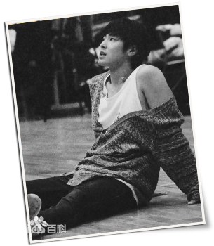 郑允浩(ユンホ（ユノ）、Jung Yunho、Jeong Yoonho)认真排练的壁纸壁纸