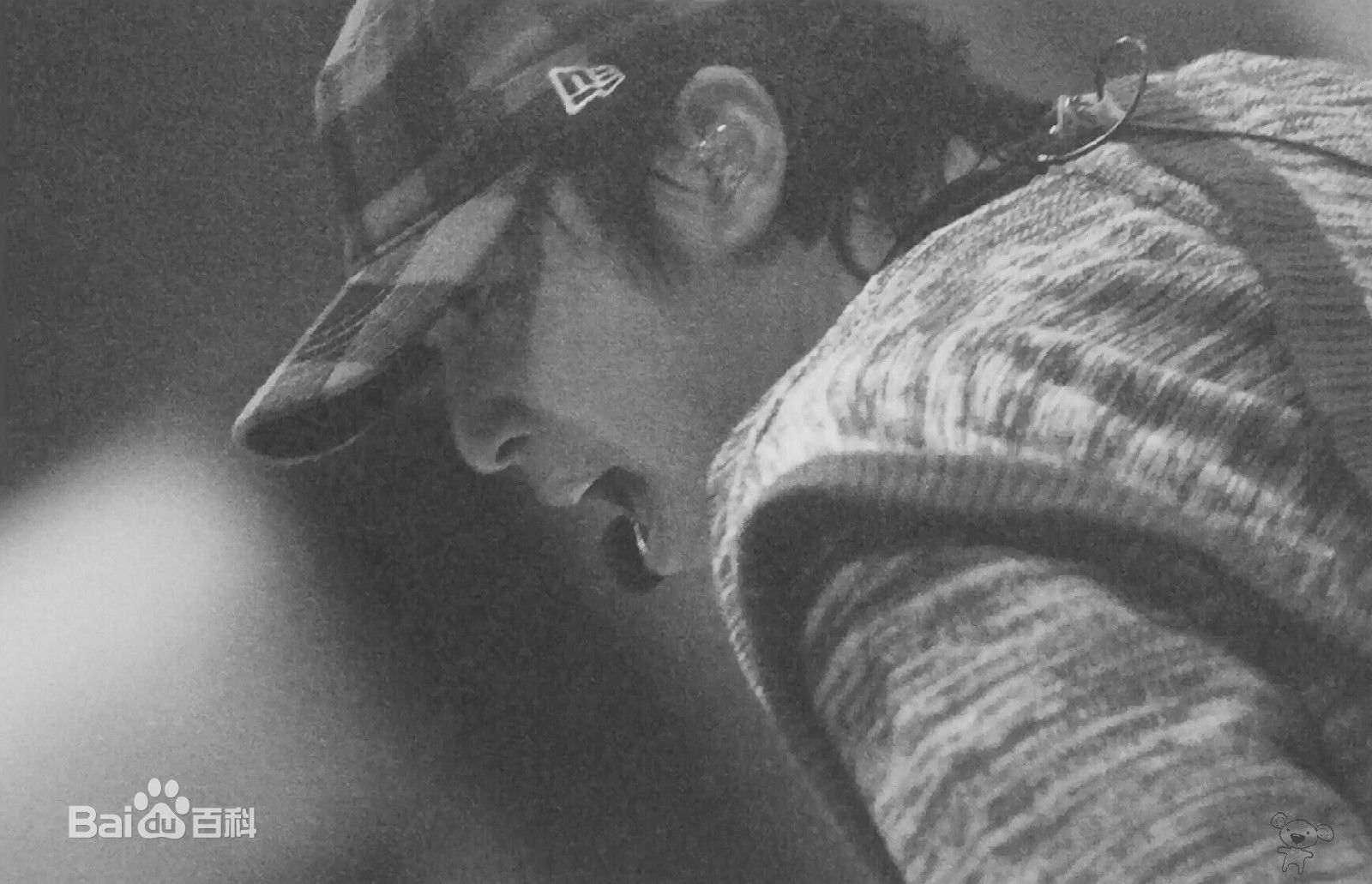 郑允浩(ユンホ（ユノ）、Jung Yunho、Jeong Yoonho)认真排练的壁纸壁纸