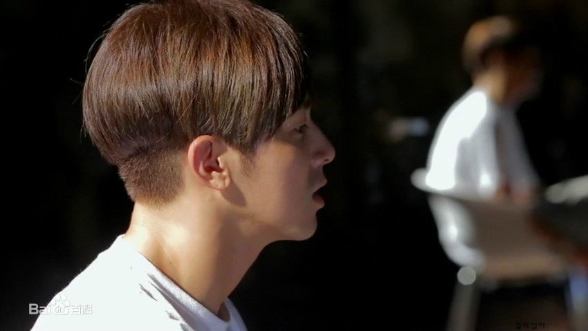 郑允浩(ユンホ（ユノ）、Jung Yunho、Jeong Yoonho)认真排练的壁纸壁纸