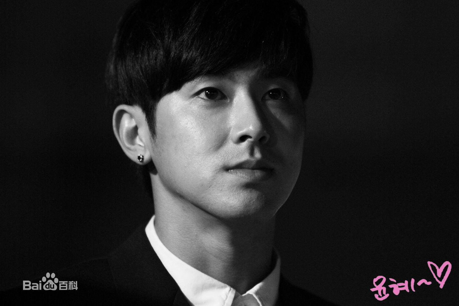 郑允浩(ユンホ（ユノ）、Jung Yunho、Jeong Yoonho)光州双年展宣传大使前后照片