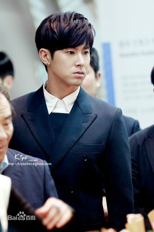 郑允浩(ユンホ（ユノ）、Jung Yunho、Jeong Yoonho)光州双年展宣传大使前后照片