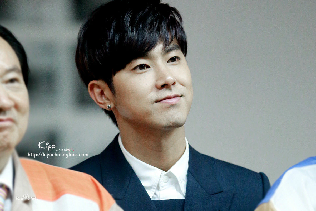 郑允浩(ユンホ（ユノ）、Jung Yunho、Jeong Yoonho)光州双年展宣传大使前后照片