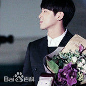 郑允浩(ユンホ（ユノ）、Jung Yunho、Jeong Yoonho)光州双年展宣传大使前后照片