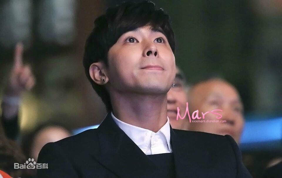 郑允浩(ユンホ（ユノ）、Jung Yunho、Jeong Yoonho)光州双年展宣传大使前后照片