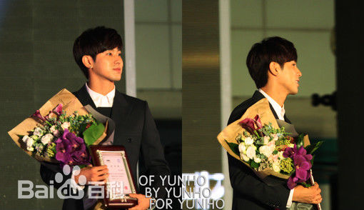 郑允浩(ユンホ（ユノ）、Jung Yunho、Jeong Yoonho)光州双年展宣传大使前后照片