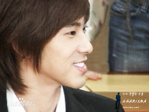 郑允浩(ユンホ（ユノ）、Jung Yunho、Jeong Yoonho)明智大学周年宣传大使前后照片