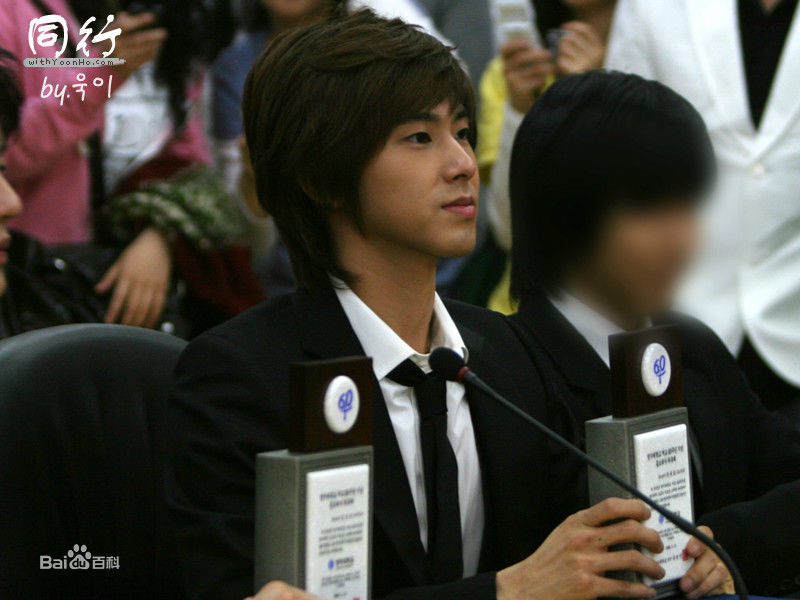 郑允浩(ユンホ（ユノ）、Jung Yunho、Jeong Yoonho)明智大学周年宣传大使前后照片