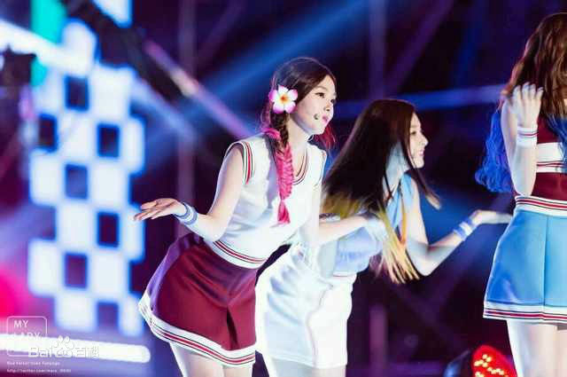 S.M.家族( TOWN)Red Velvet 红色天鹅绒性感图片图集