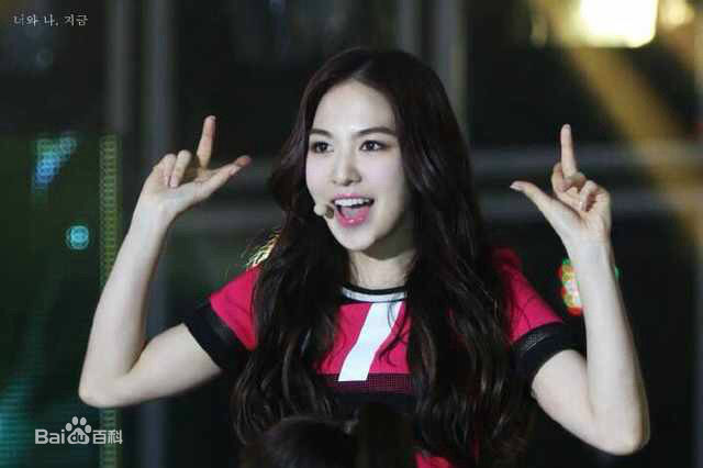 S.M.家族( TOWN)Red Velvet 红色天鹅绒性感图片图集