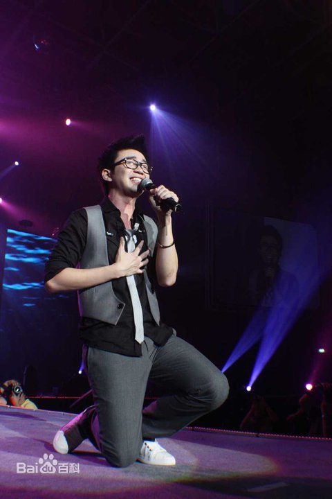 林健辉(Eric)林建辉在中国玉树重建校园慈善大汇演壁纸壁纸