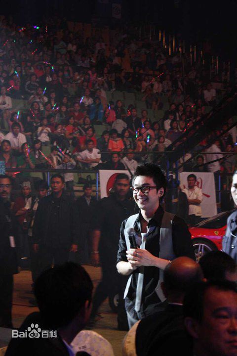 林健辉(Eric)林建辉在中国玉树重建校园慈善大汇演壁纸壁纸