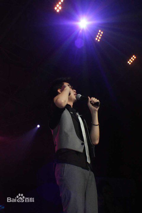 林健辉(Eric)林建辉在中国玉树重建校园慈善大汇演壁纸壁纸