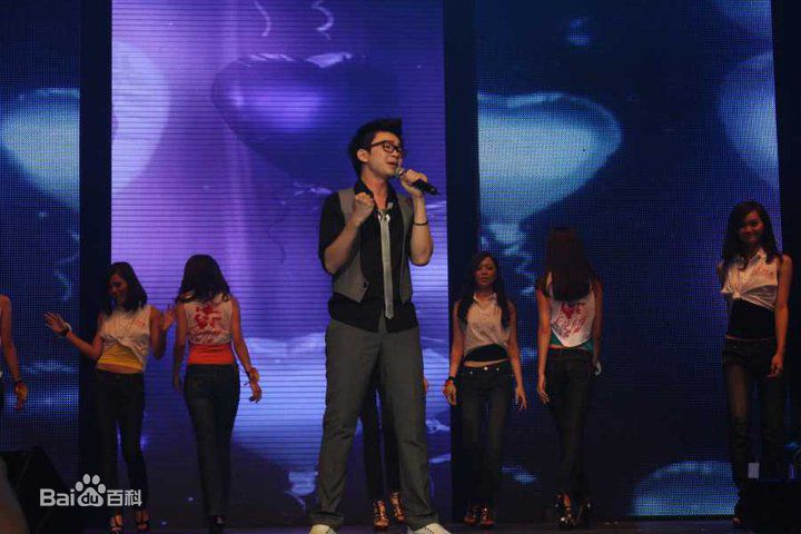 林健辉(Eric)林建辉在中国玉树重建校园慈善大汇演壁纸壁纸