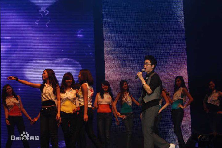 林健辉(Eric)林建辉在中国玉树重建校园慈善大汇演壁纸壁纸