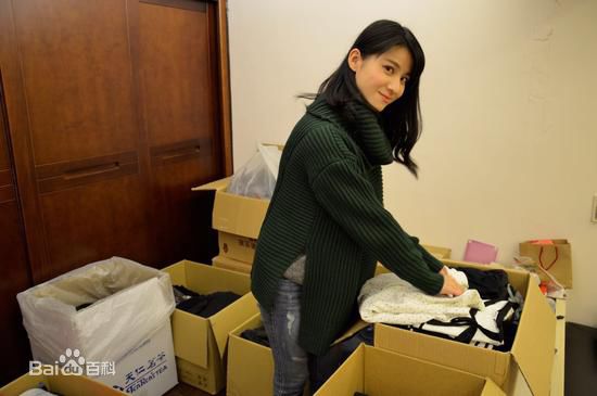 连俞涵社会活动图素颜照相册