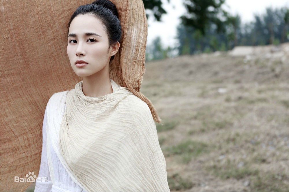 黄锶骐最新展现古典美壁纸