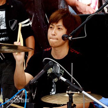 陈信宏(Ashin)阿信特点之--抿嘴前后照片