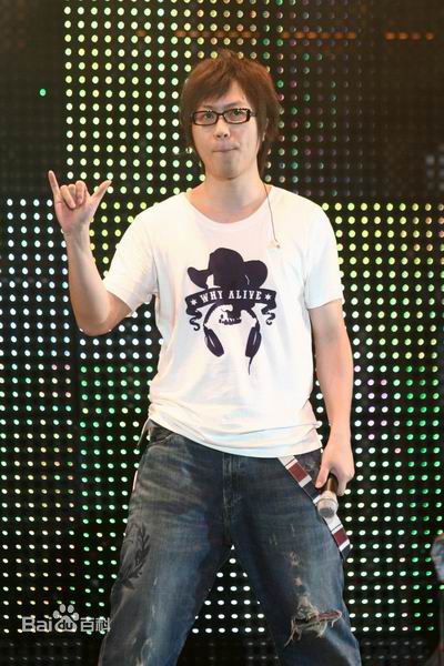 陈信宏(Ashin)阿信特点之--抿嘴前后照片