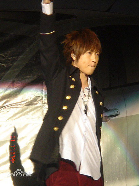 陈信宏(Ashin)阿信特点之--抿嘴前后照片