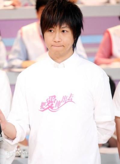 陈信宏(Ashin)阿信特点之--抿嘴前后照片