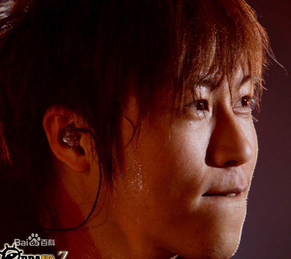 陈信宏(Ashin)阿信特点之--抿嘴前后照片