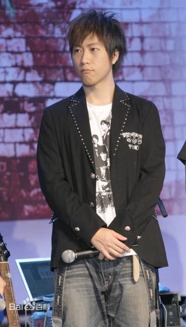 陈信宏(Ashin)阿信特点之--抿嘴前后照片